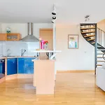 Διαμέρισμα Spacious Duplex With Beautiful View Near The Sea