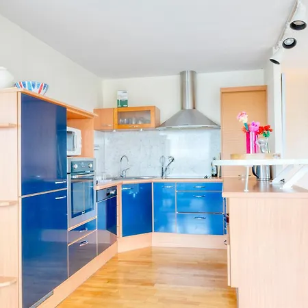 Spacious Duplex With Beautiful View Near The Sea * コクセッド