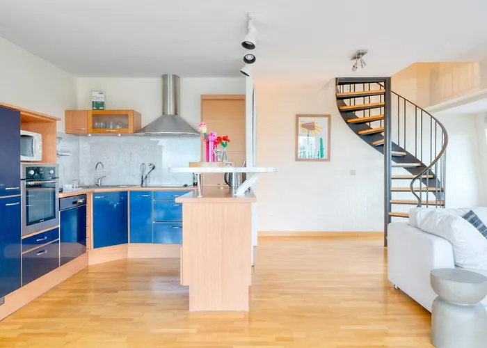 Apartamento Spacious Duplex With Beautiful View Near The Sea